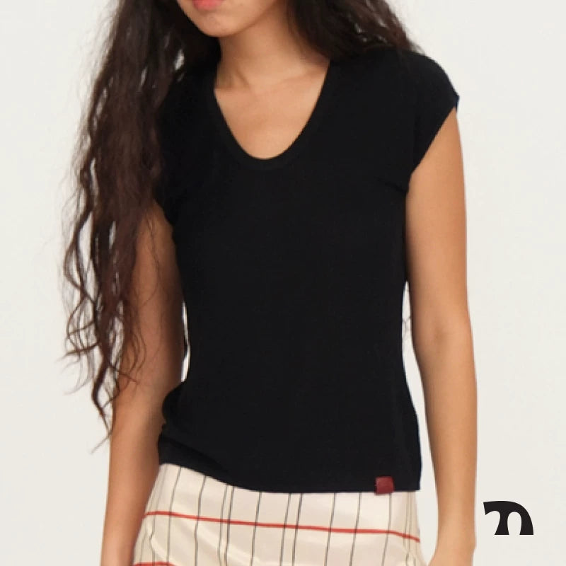U-neck knit top
