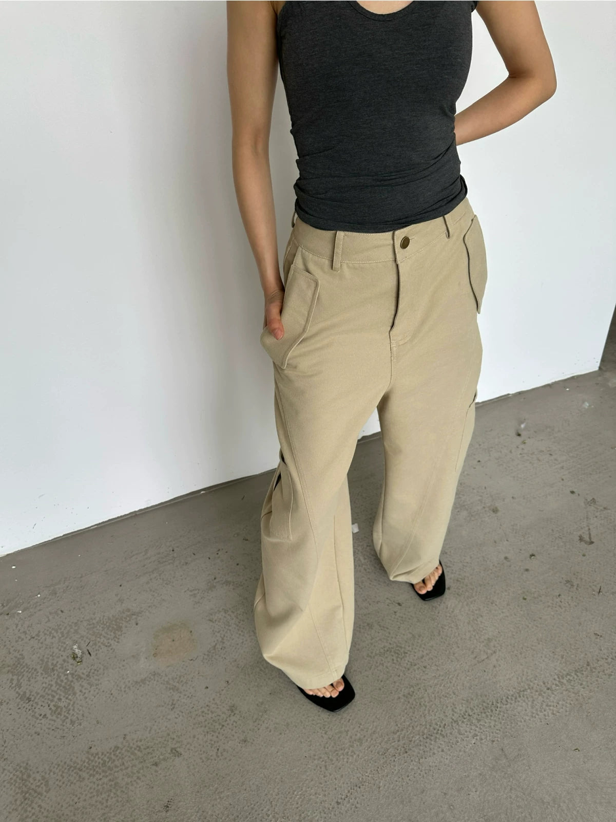Curved cargo trouser khaki