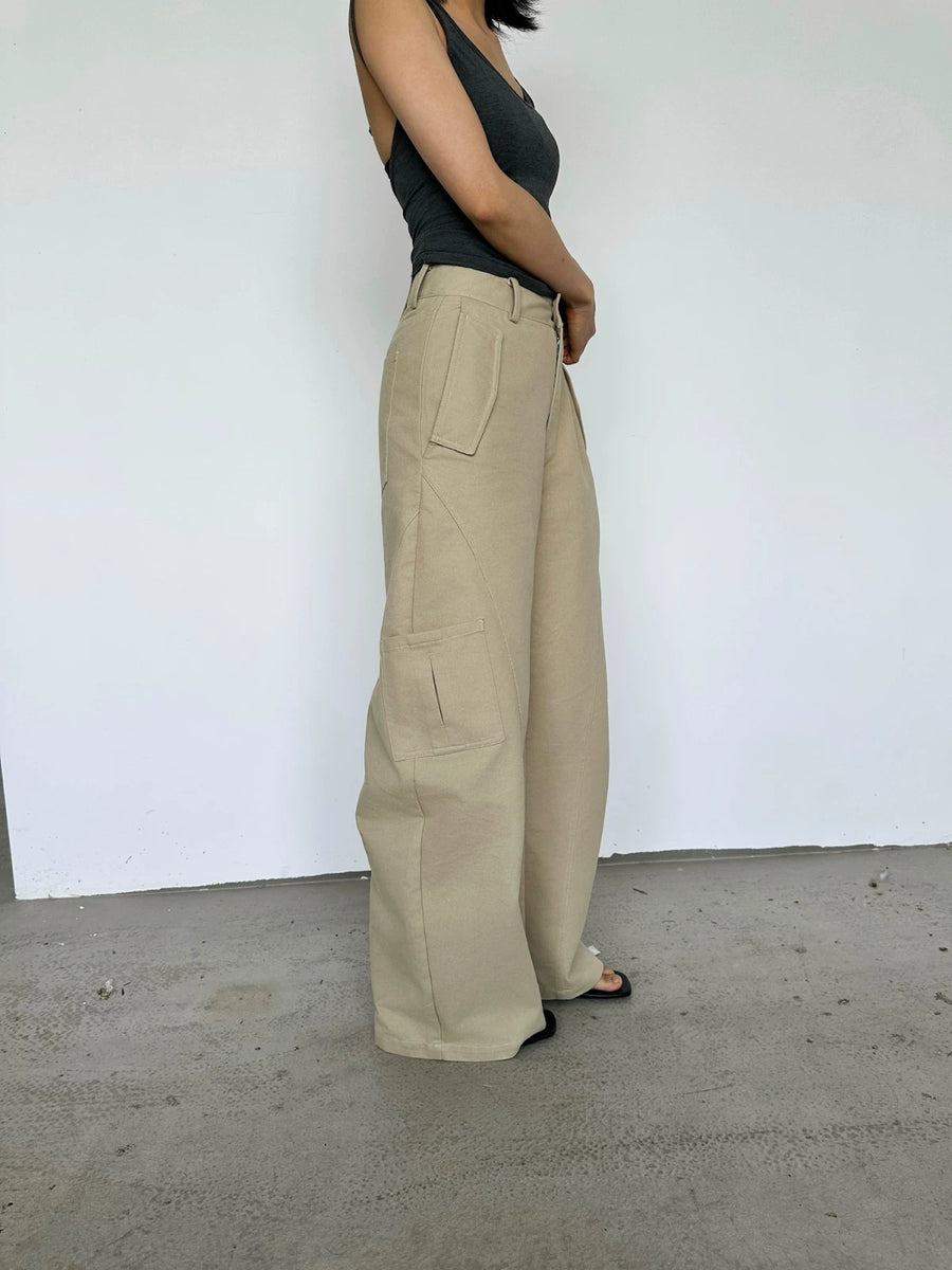 Curved cargo trouser khaki