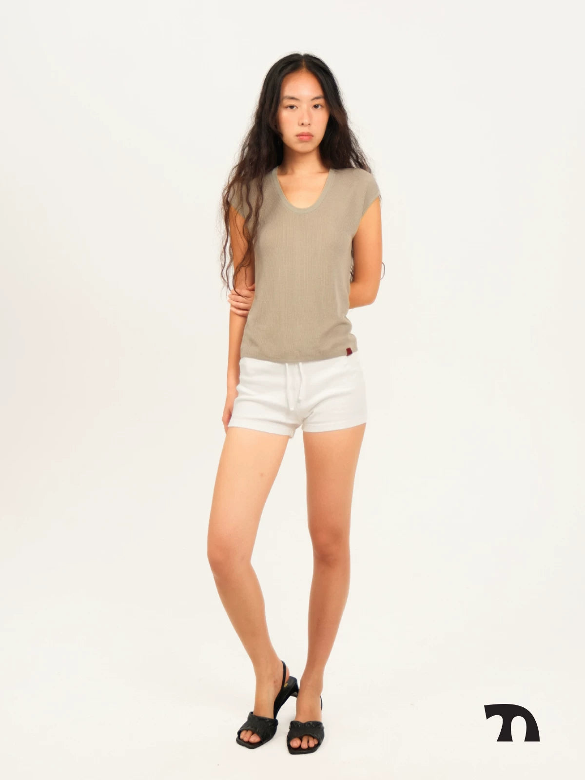 U-neck knit top